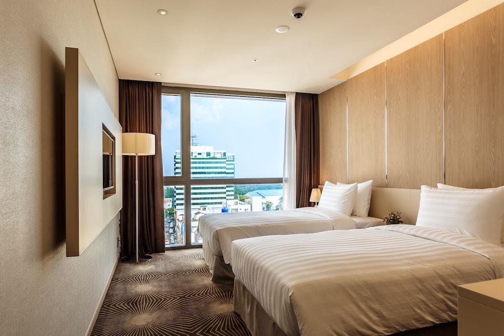 Days Hotel Jeju Seogwipo Ocean Екстериор снимка