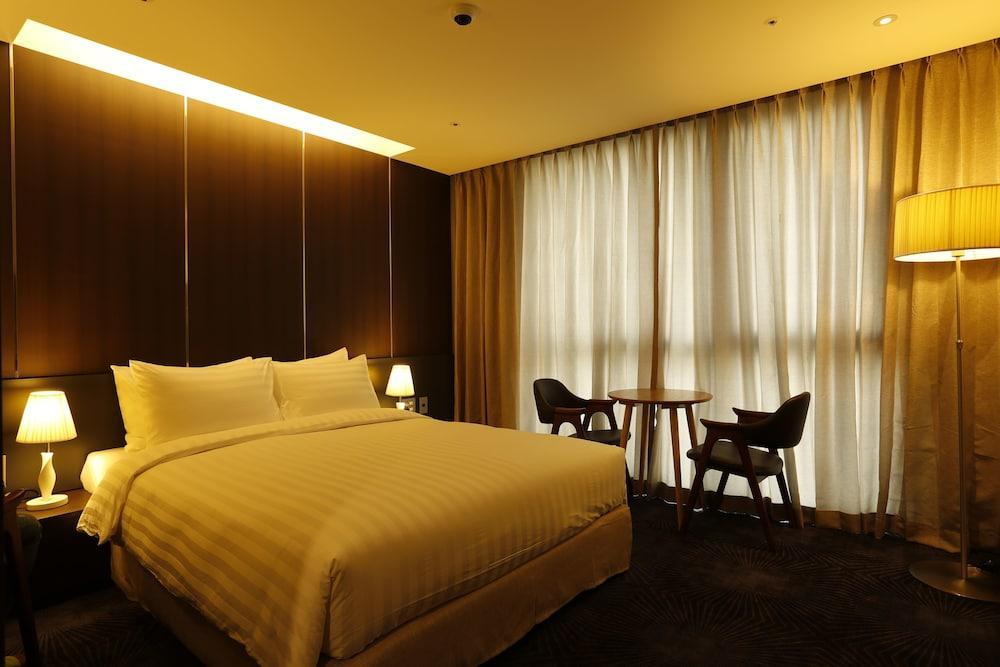 Days Hotel Jeju Seogwipo Ocean Екстериор снимка