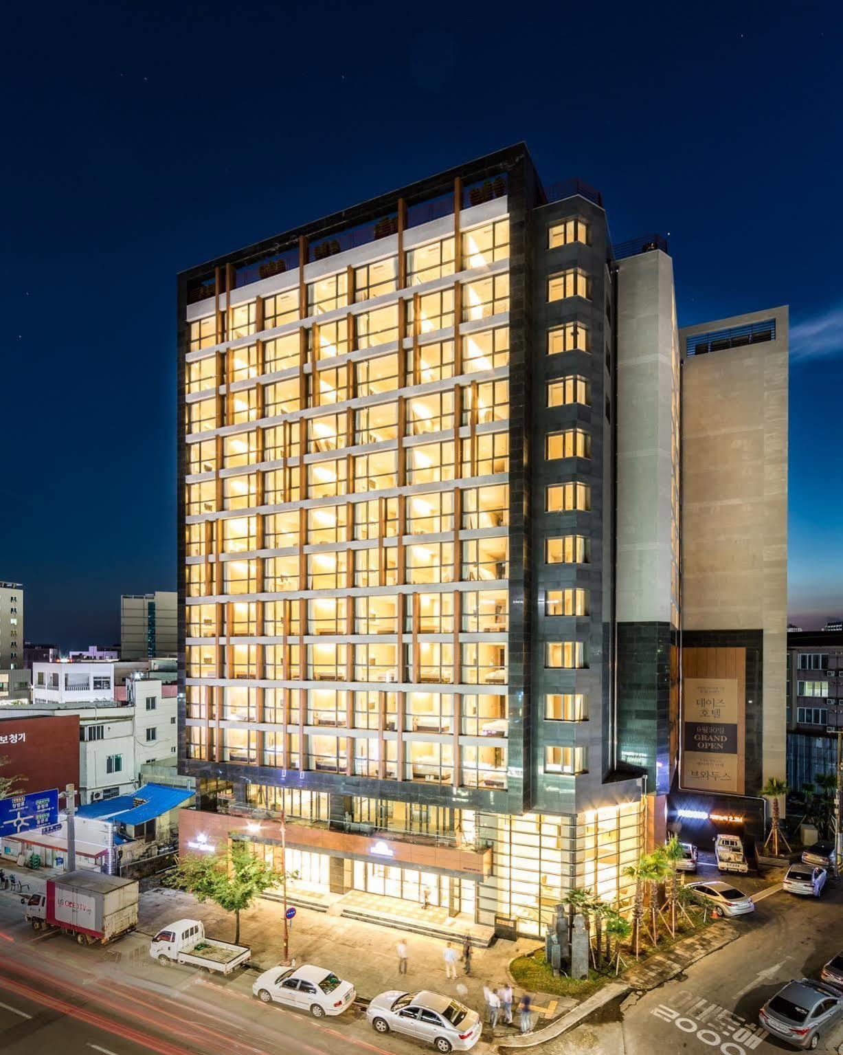 Days Hotel Jeju Seogwipo Ocean Екстериор снимка