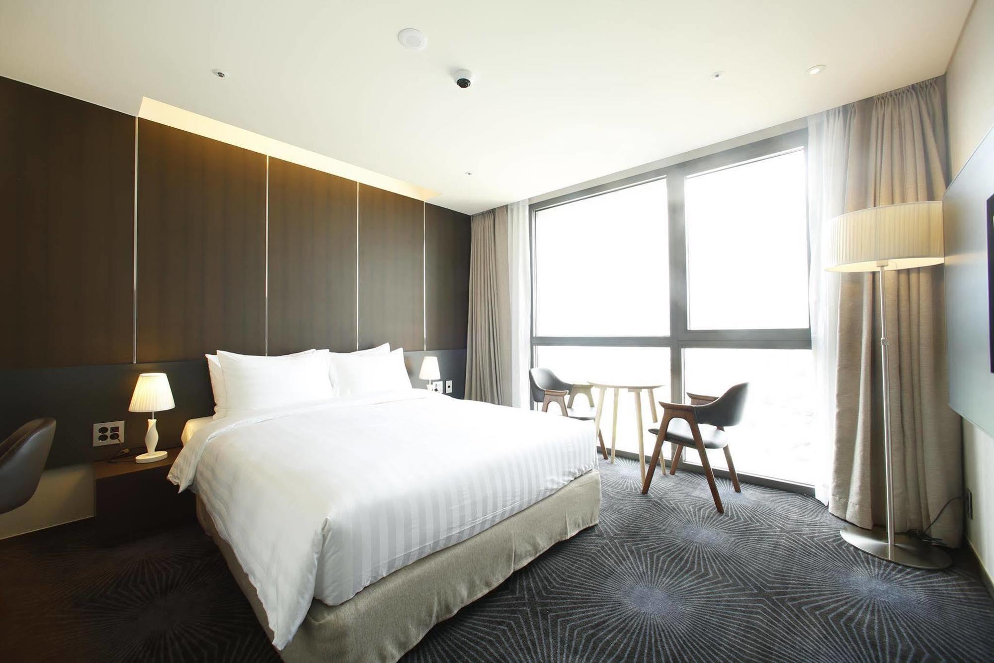 Days Hotel Jeju Seogwipo Ocean Екстериор снимка