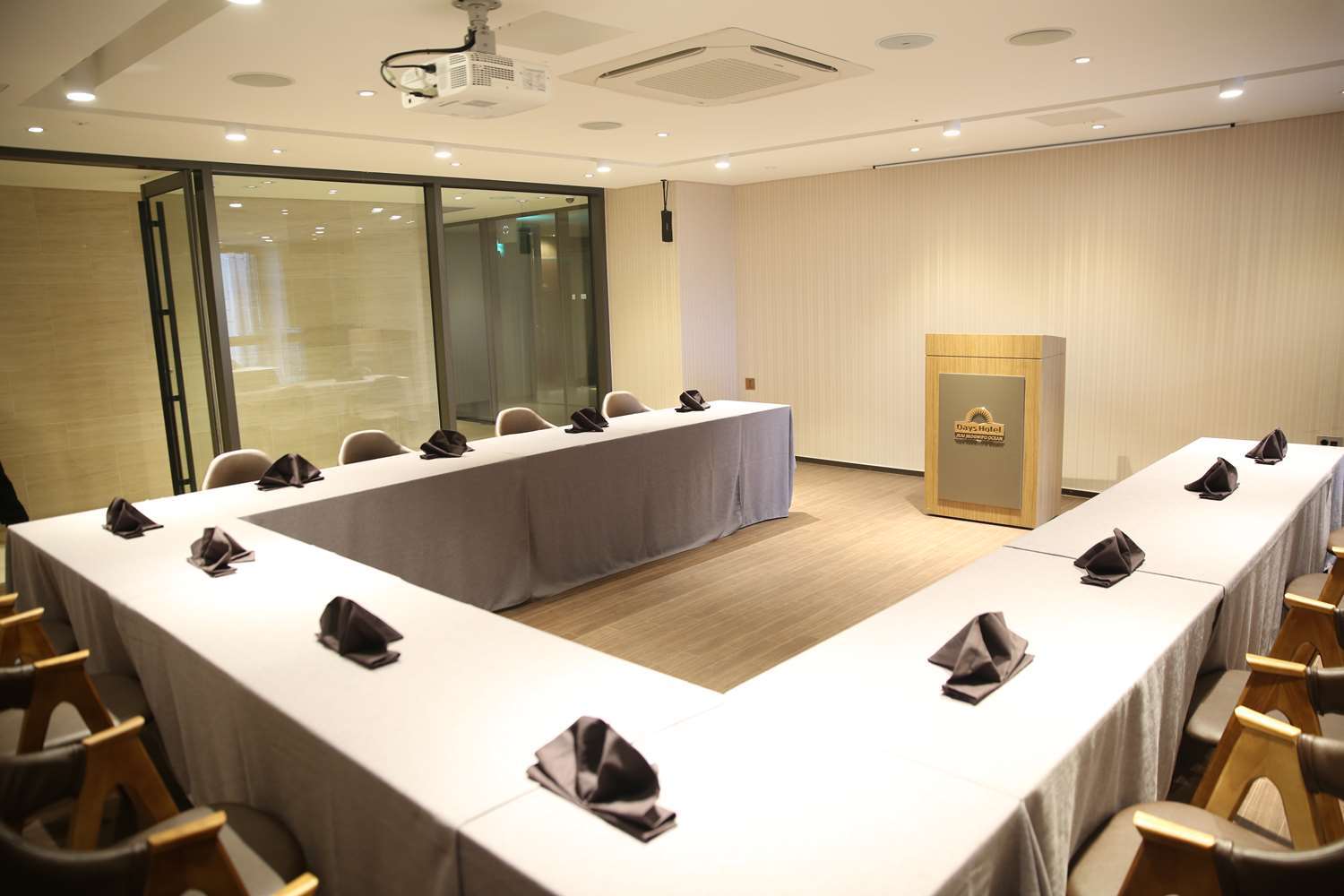Days Hotel Jeju Seogwipo Ocean Екстериор снимка
